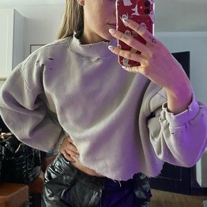 CROPPED DISTRESSED GRAY SWEATSHIRT
